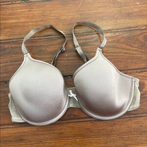 Chantelle lightly lined underwire bra sz 32D